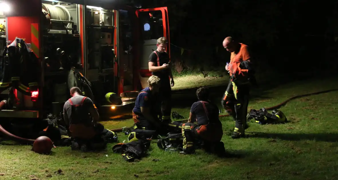 Recreatiewoning gaat in vlammen op - Foto 3