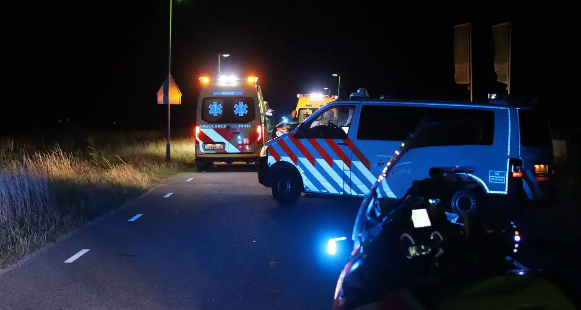 Twee gewonden bij auto te water - Foto 4