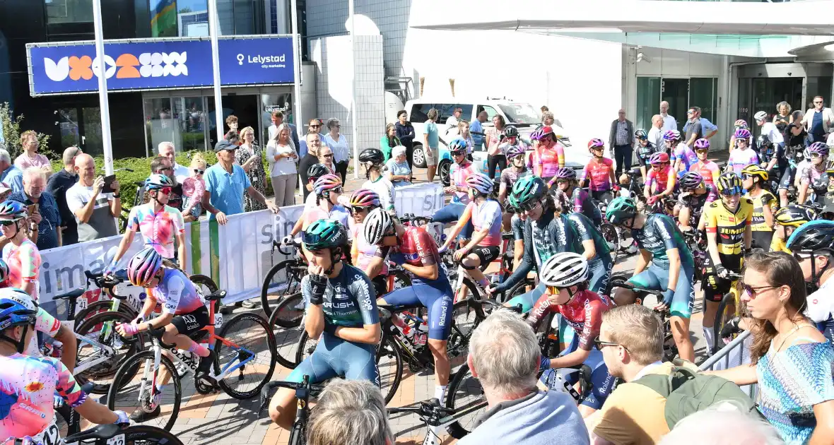 Internationale dames wieleretappe 'Simac Ladies Tour' van start gegaan - Foto 10