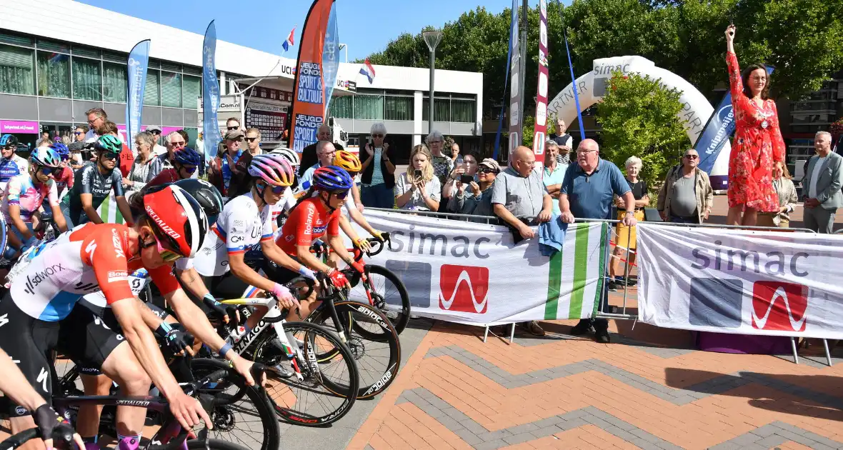Internationale dames wieleretappe 'Simac Ladies Tour' van start gegaan - Foto 5