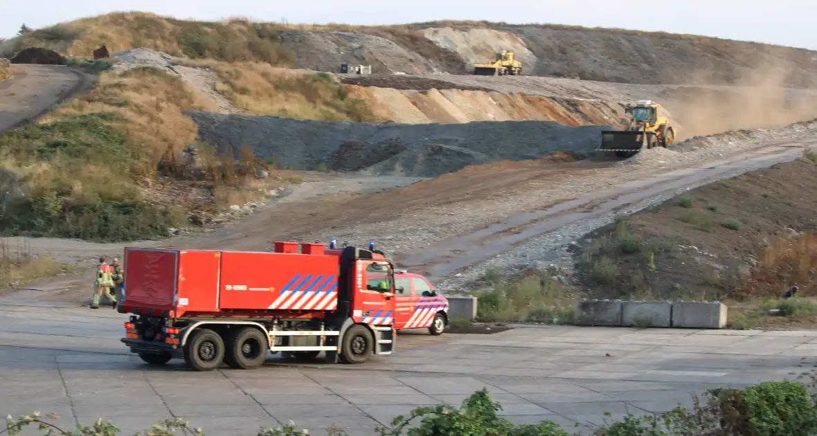 Grote rookontwikkeling bij hevige brand op stortplaats - Foto 5