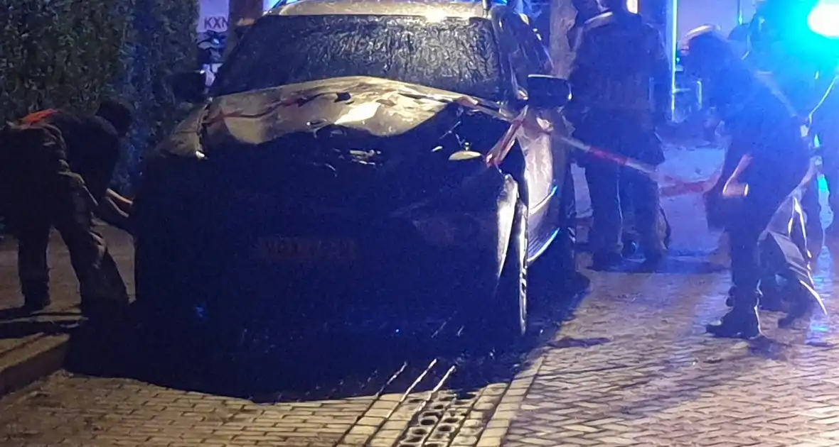 Brand in geparkeerde auto snel geblust - Foto 5