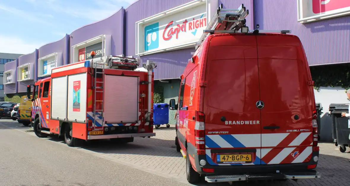 Gaslucht geroken in bedrijfspand Carpetright