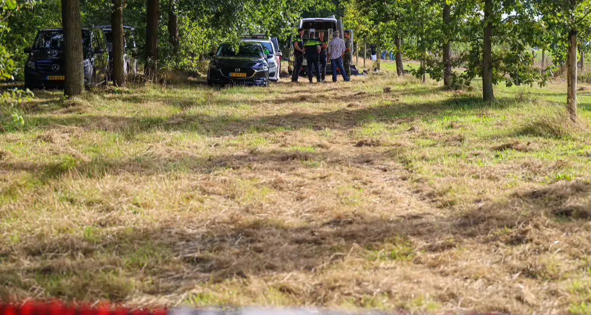 Explosieven Opruimingsdienst doet onderzoek op perceel langs snelweg - Foto 1