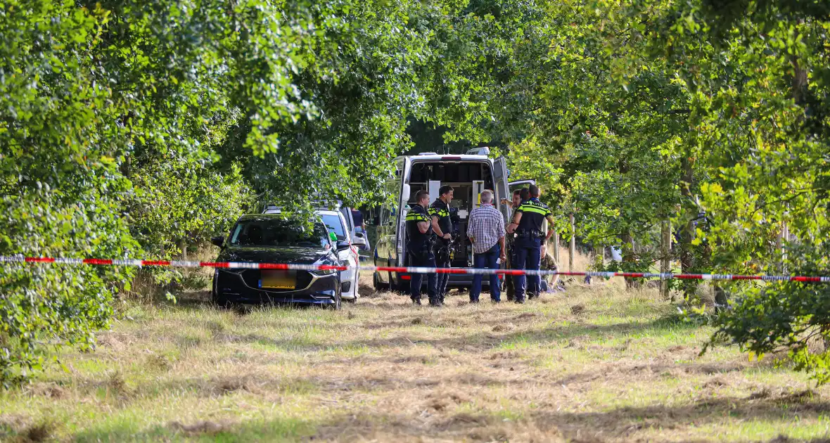 Explosieven Opruimingsdienst doet onderzoek op perceel langs snelweg - Foto 4