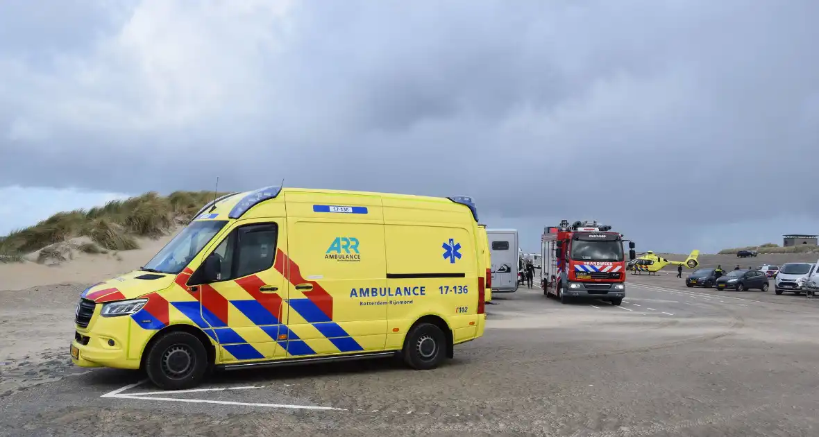 Kitesurfer zwaargewond bij kiteongeval op Brouwersdam - Foto 2
