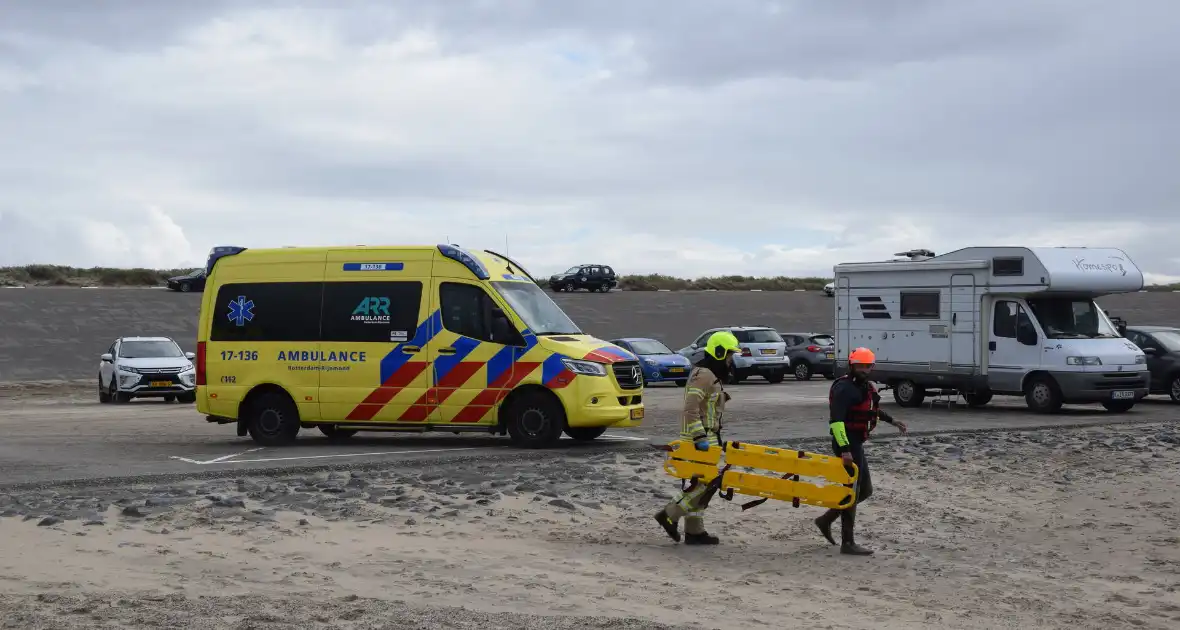 Kitesurfer zwaargewond bij kiteongeval op Brouwersdam - Foto 3