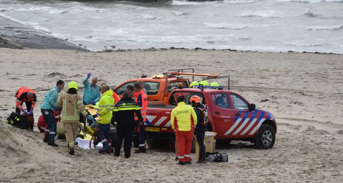 Kitesurfer zwaargewond bij kiteongeval op Brouwersdam - Foto 5