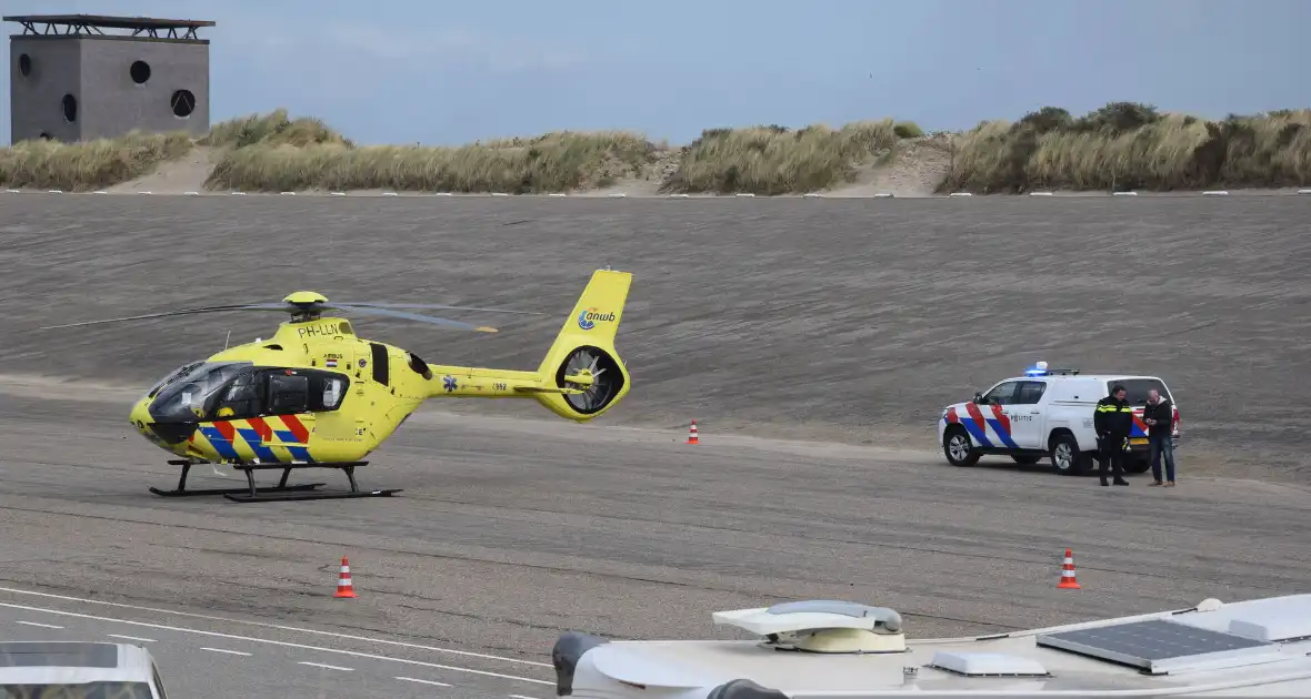 Kitesurfer zwaargewond bij kiteongeval op Brouwersdam - Foto 6
