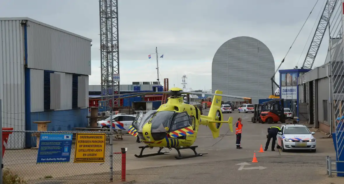 Persoon ernstig gewond na val in ruim van vrachtschip - Foto 3