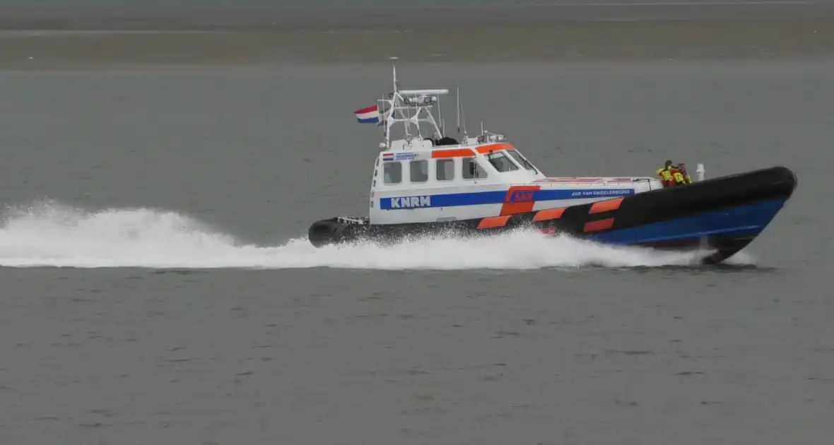 Brand na mogelijk explosie op schip Westerschelde - Foto 2