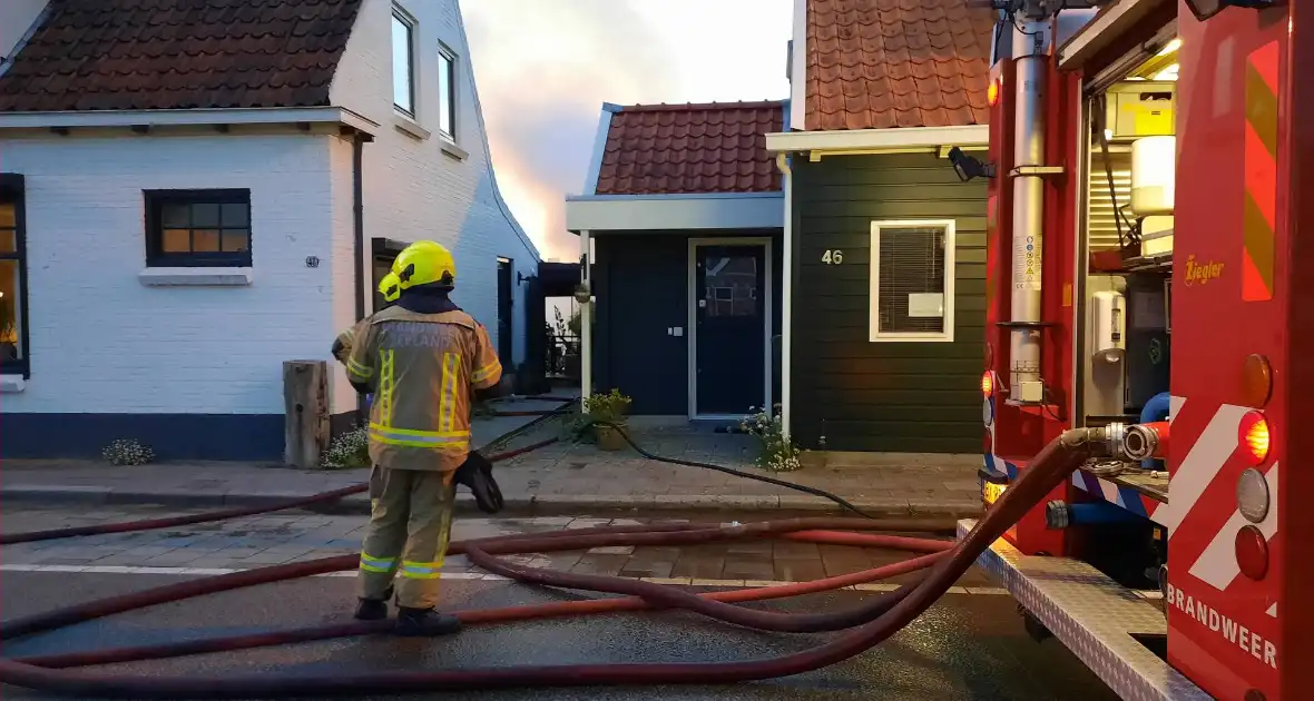Flinke rookontwikkeling bij uitslaande schuurbrand - Foto 3