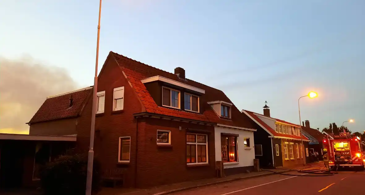 Flinke rookontwikkeling bij uitslaande schuurbrand - Foto 4
