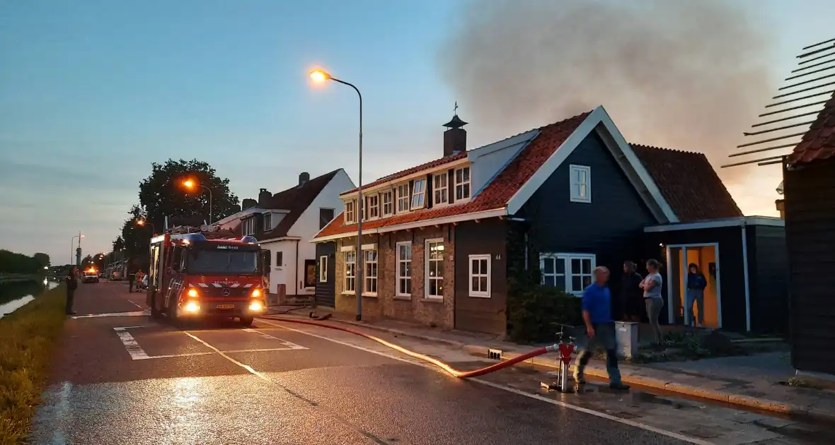 Flinke rookontwikkeling bij uitslaande schuurbrand - Foto 5