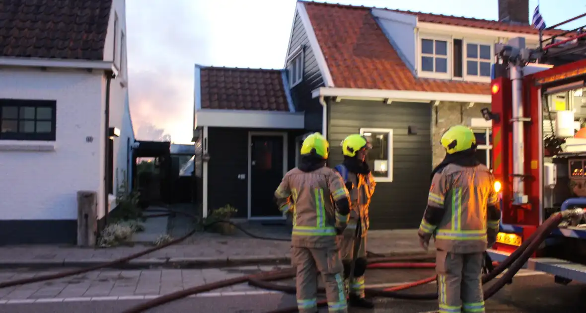 Flinke rookontwikkeling bij uitslaande schuurbrand - Foto 9