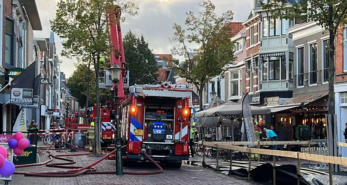 Brand bij Johnny's hamburger restaurant - Foto 2