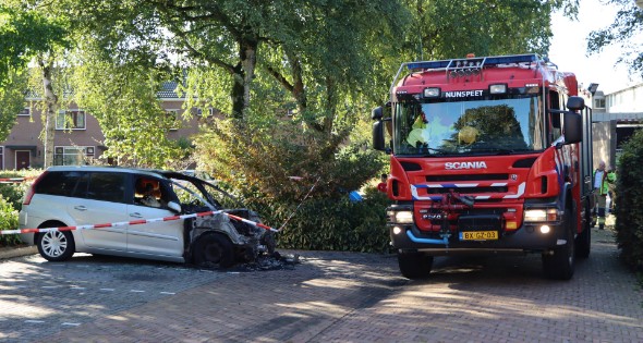 Personenauto zwaar beschadigd door brandstichting - Afbeelding 1