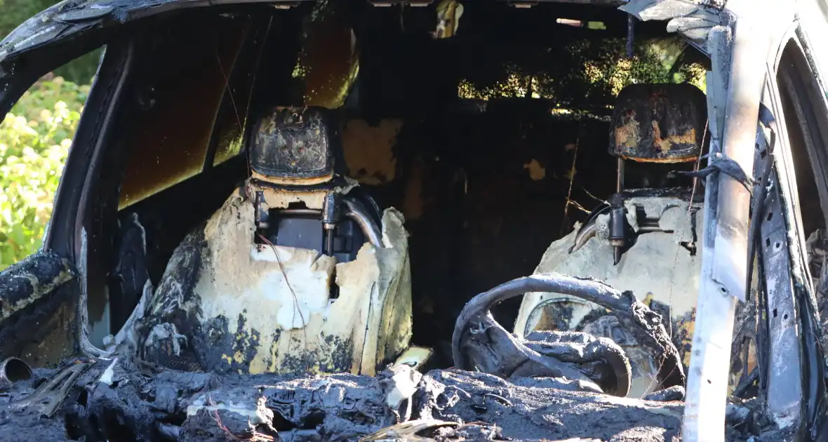 Personenauto zwaar beschadigd door brandstichting - Foto 3