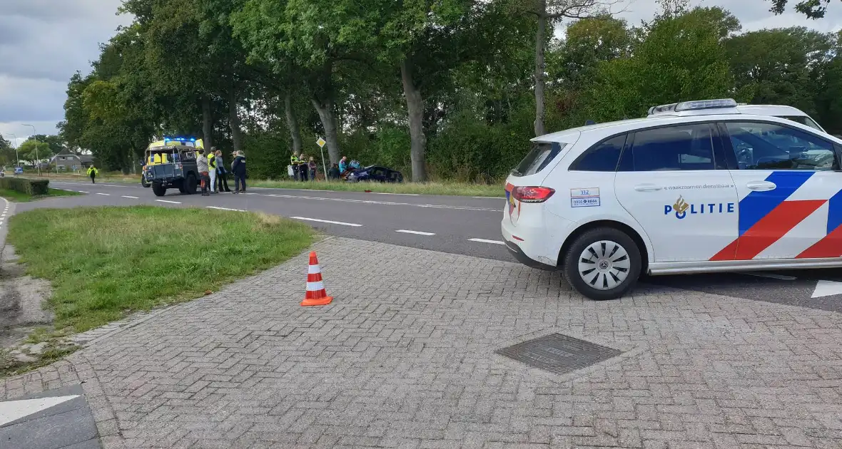 Schade en gewonde na aanrijding - Foto 1