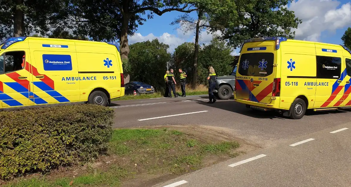 Schade en gewonde na aanrijding - Foto 2