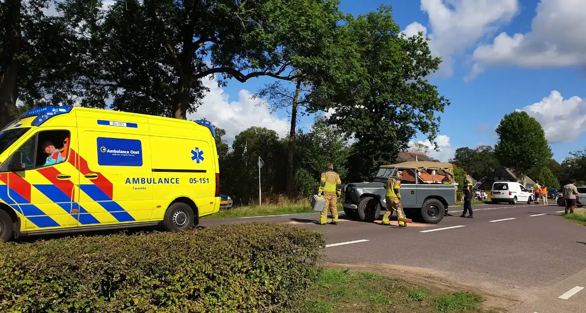 Schade en gewonden na aanrijding - Foto 3