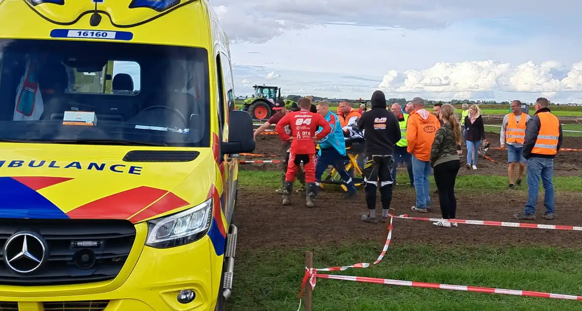 Motorcrosser gewond na ongeval op evenement - Foto 1