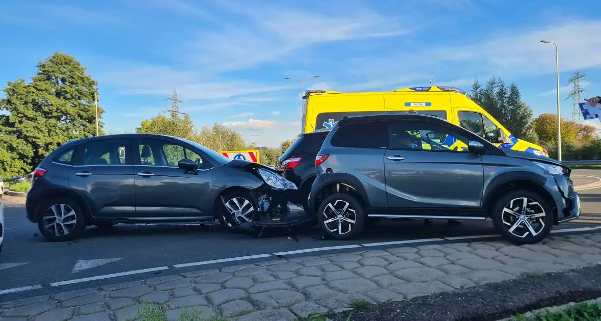 Drie voertuigen betrokken bij ongeval op rotonde