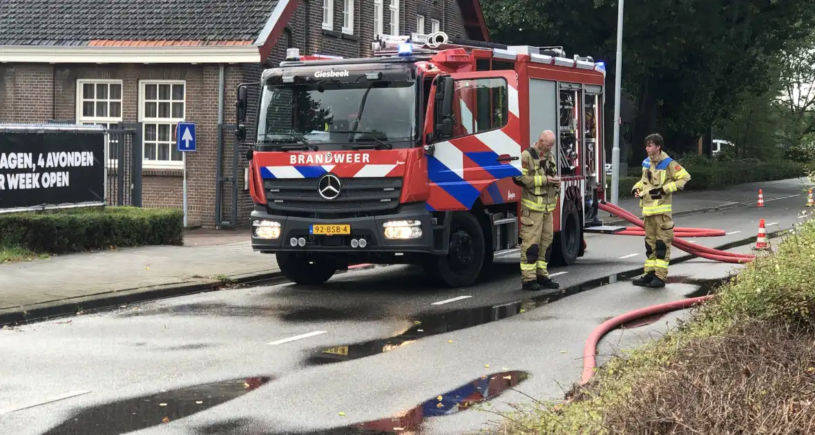 Veel rookontwikkeling bij grote brand in bedrijfspand