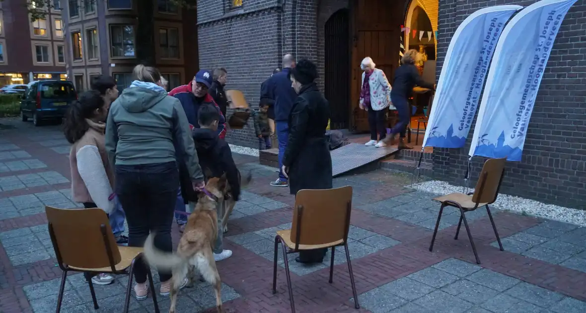 Huisdieren krijgen zegening op Dierendag - Foto 1