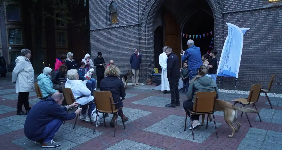 Huisdieren krijgen zegening op Dierendag - Foto 15