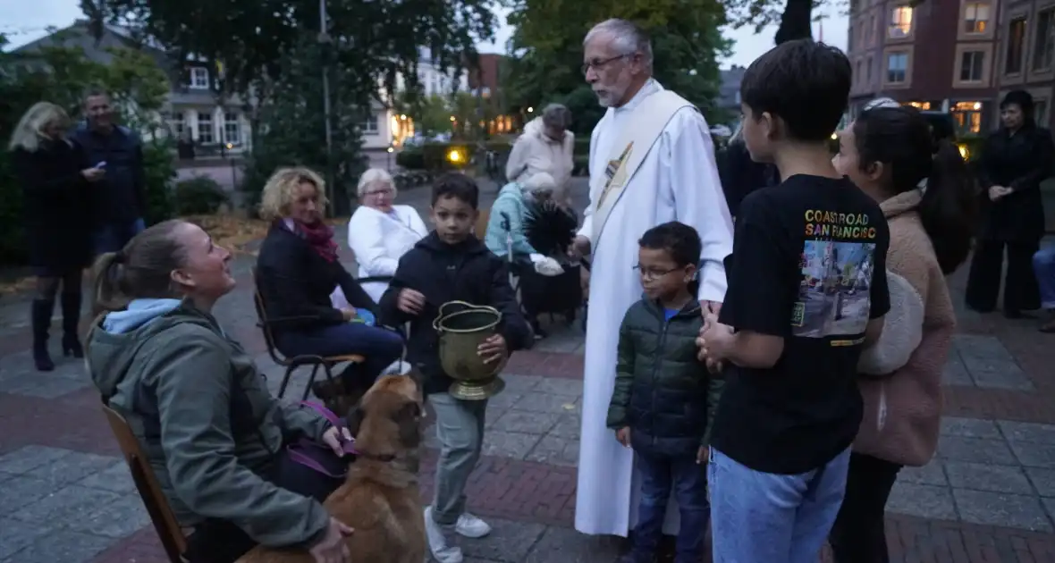 Huisdieren krijgen zegening op Dierendag - Foto 2