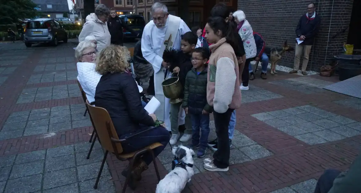 Huisdieren krijgen zegening op Dierendag - Foto 5