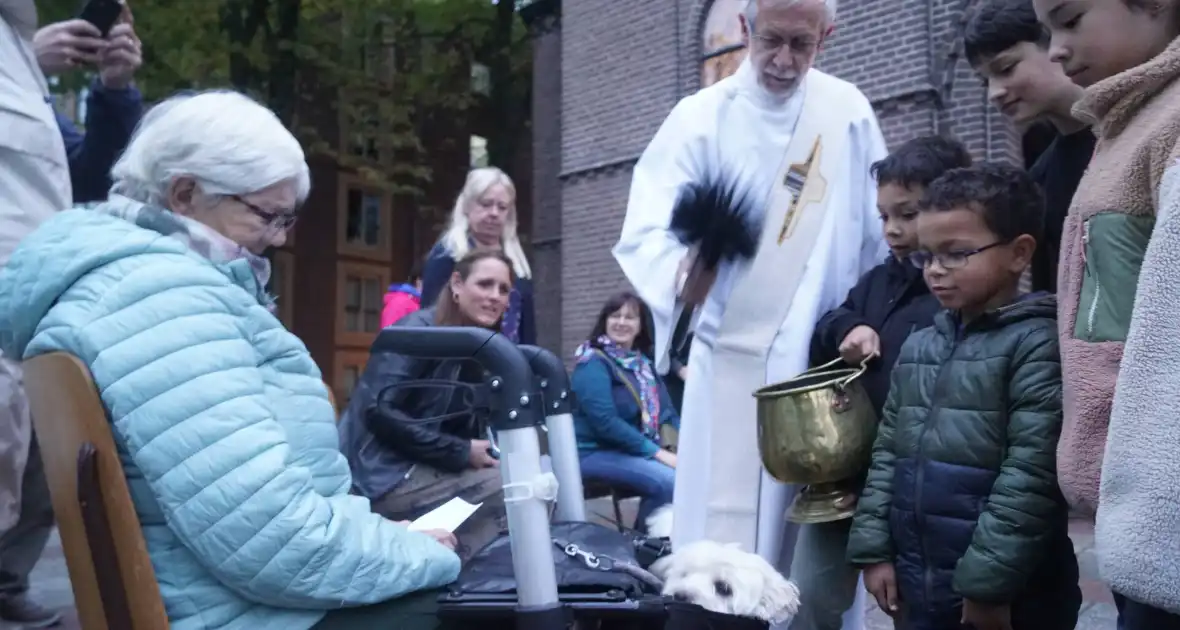 Huisdieren krijgen zegening op Dierendag - Foto 6