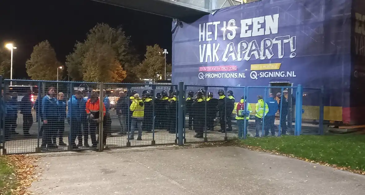 Mobiele eenheid groot ingezet bij voetbalwedstrijd