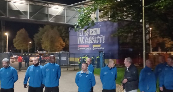 Mobiele eenheid groot ingezet bij voetbalwedstrijd - Afbeelding 1