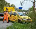 Auto belandt is sloot bij kettingbotsing