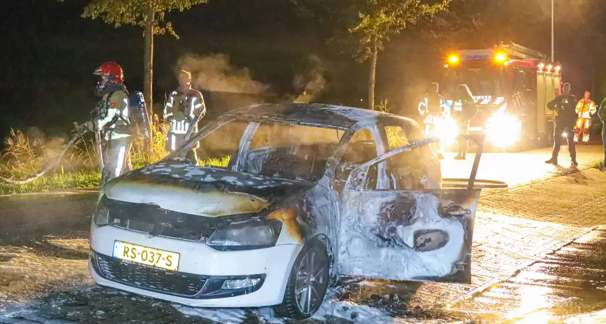 Personenwagen verwoest vanwege brand