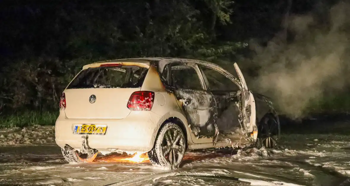 Personenwagen verwoest vanwege brand - Foto 1