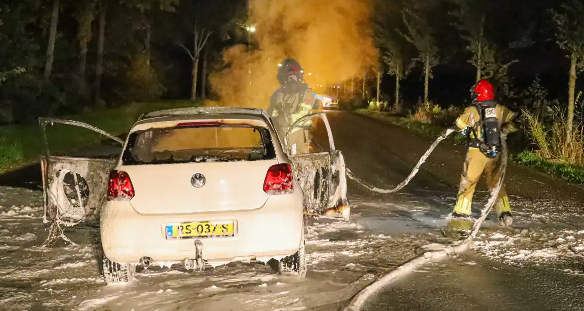Personenwagen verwoest vanwege brand - Foto 5