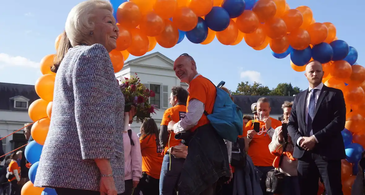 Prinses Beatrix brengt bezoek aan 'Het Oranjepad' - Foto 11