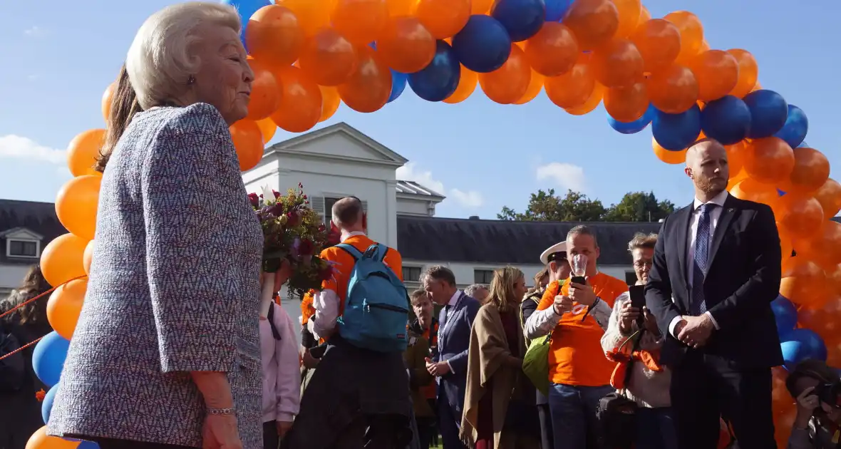 Prinses Beatrix brengt bezoek aan 'Het Oranjepad' - Foto 14