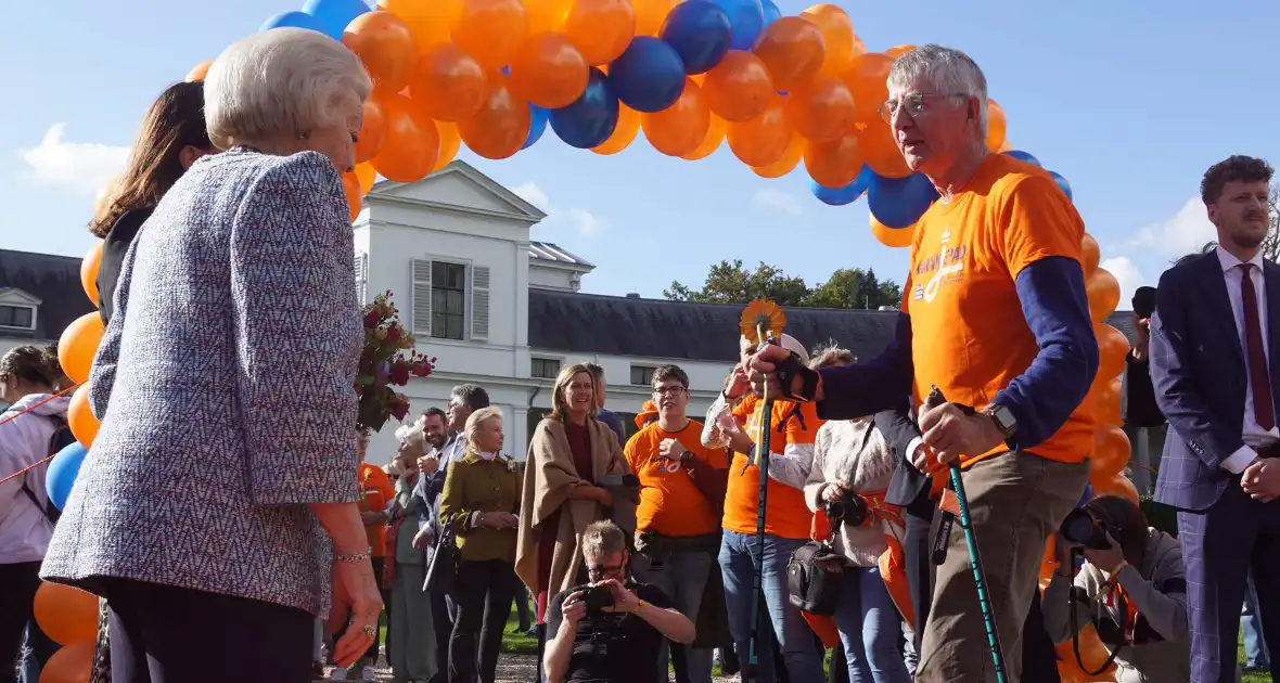 Prinses Beatrix brengt bezoek aan 'Het Oranjepad' - Foto 16