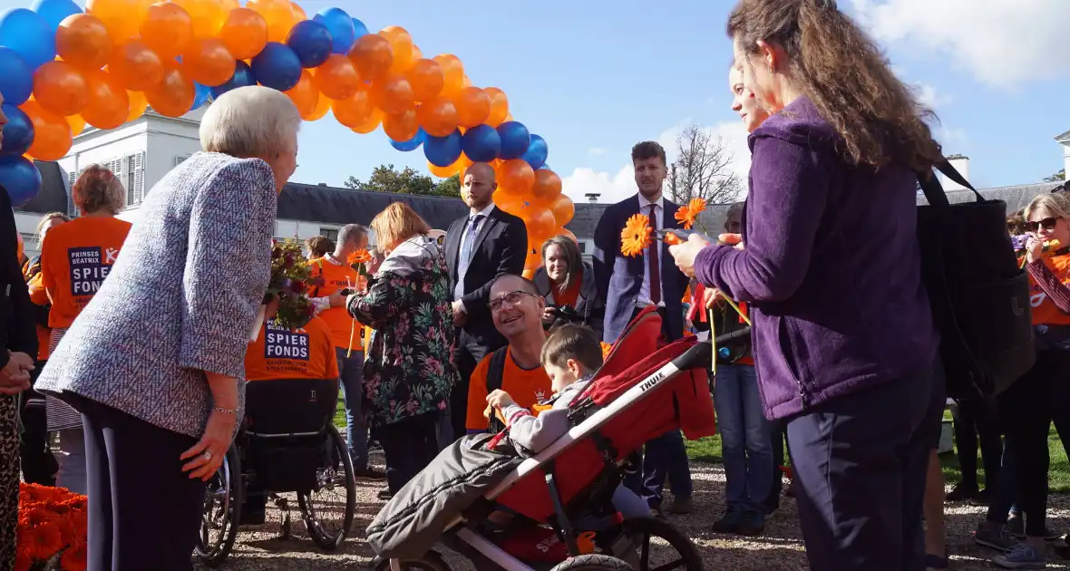 Prinses Beatrix brengt bezoek aan 'Het Oranjepad' - Foto 19