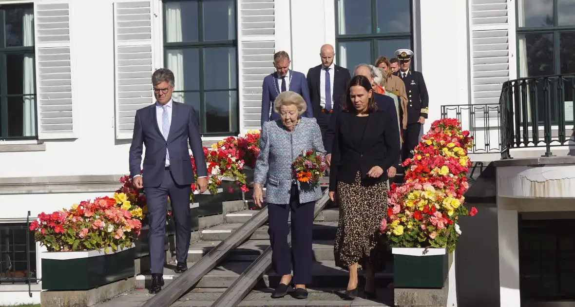 Prinses Beatrix brengt bezoek aan 'Het Oranjepad' - Foto 21