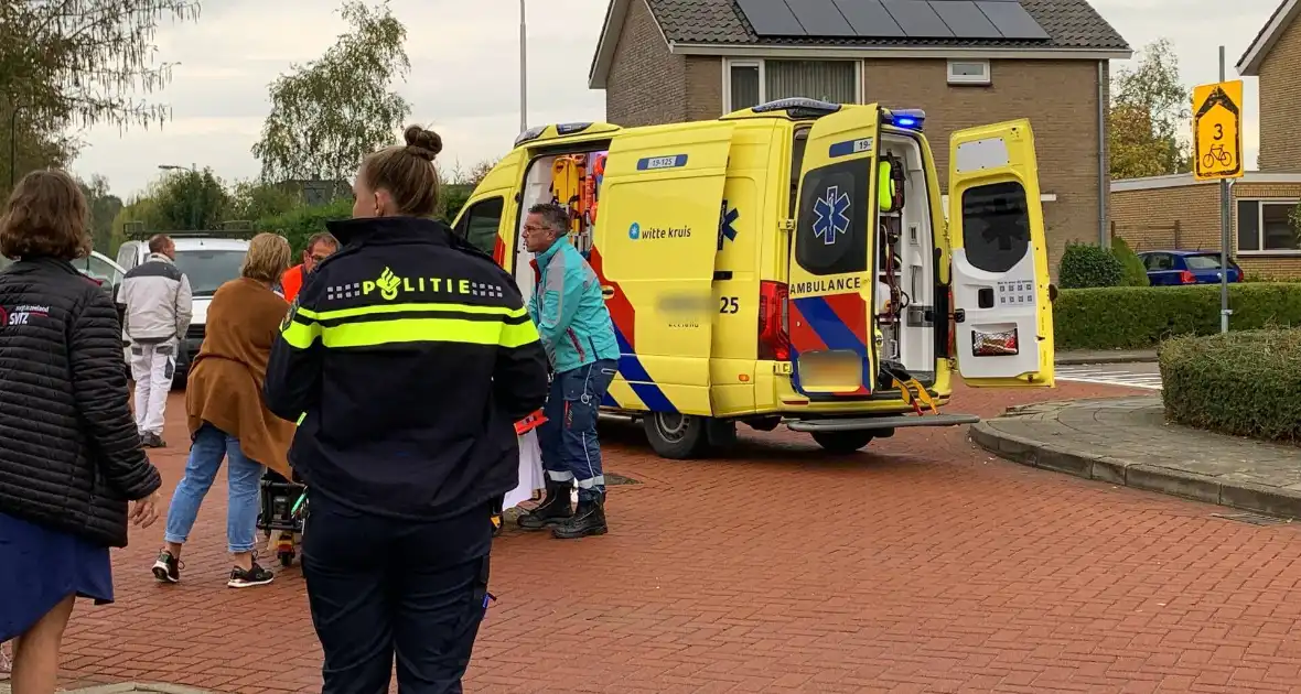 Vrouw op e-bike na botsing met auto - Foto 3