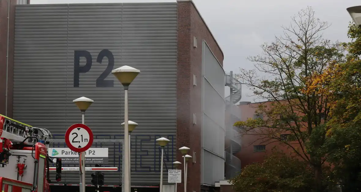 Autobrand in parkeergarage MST