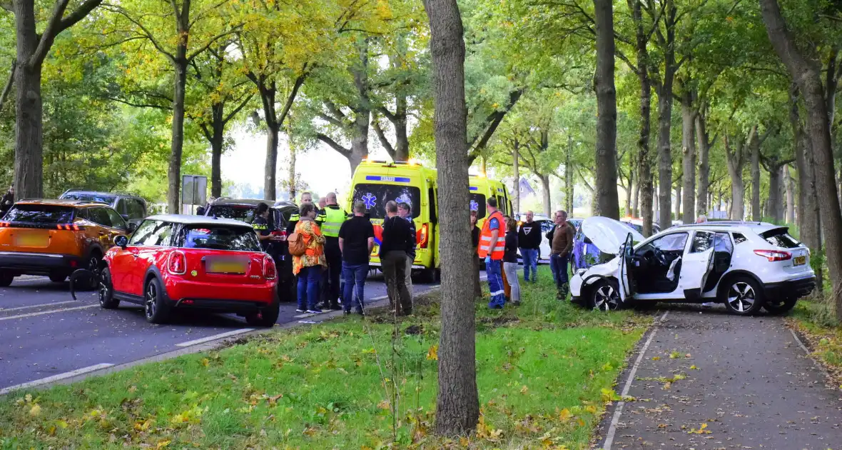 Drie auto's betrokken bij botsing - Foto 1