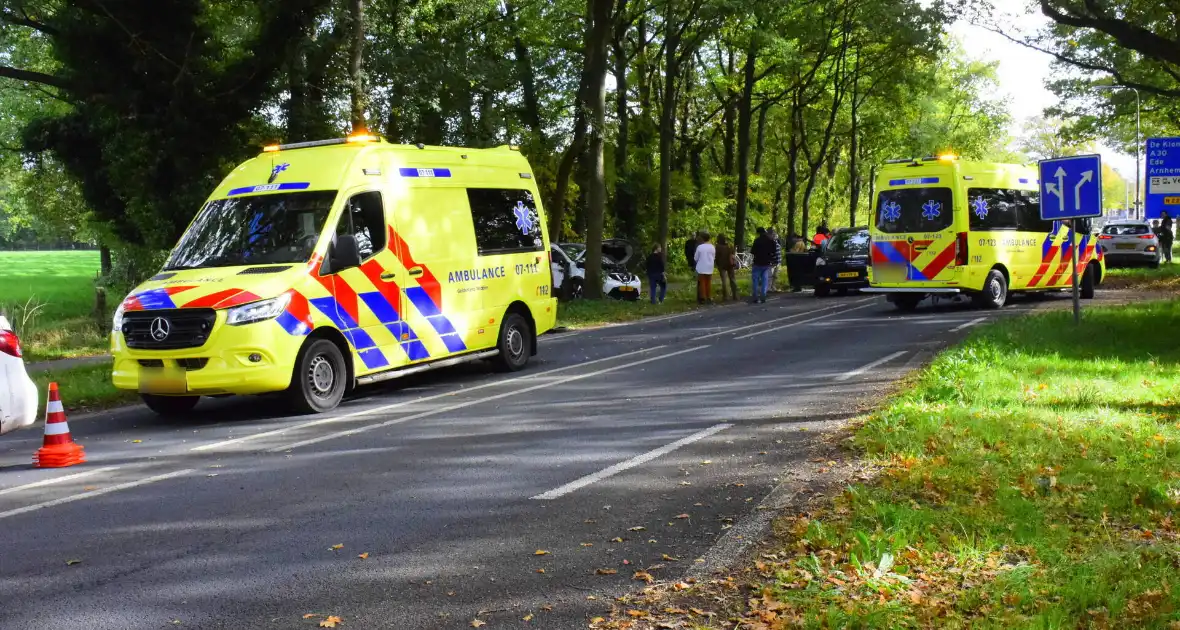 Drie auto's betrokken bij botsing - Foto 3