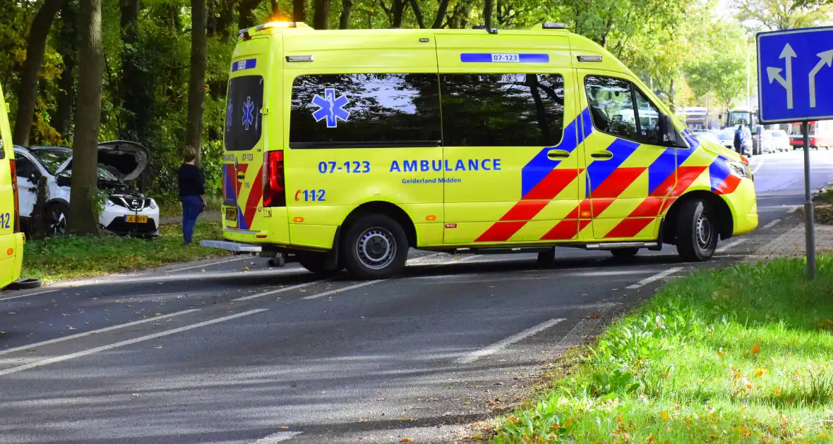 Drie auto's betrokken bij botsing - Foto 5