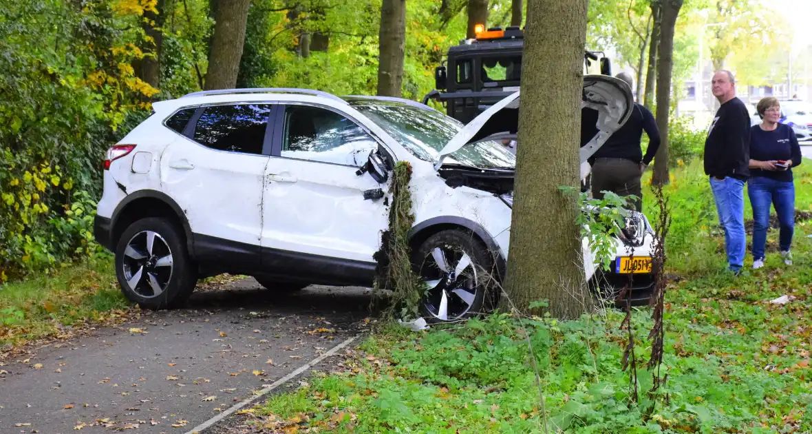 Drie auto's betrokken bij botsing - Foto 6